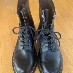 Dr Marten’s 1460 WOMEN'S SMOOTH LEATHER LACE UP BOOTS